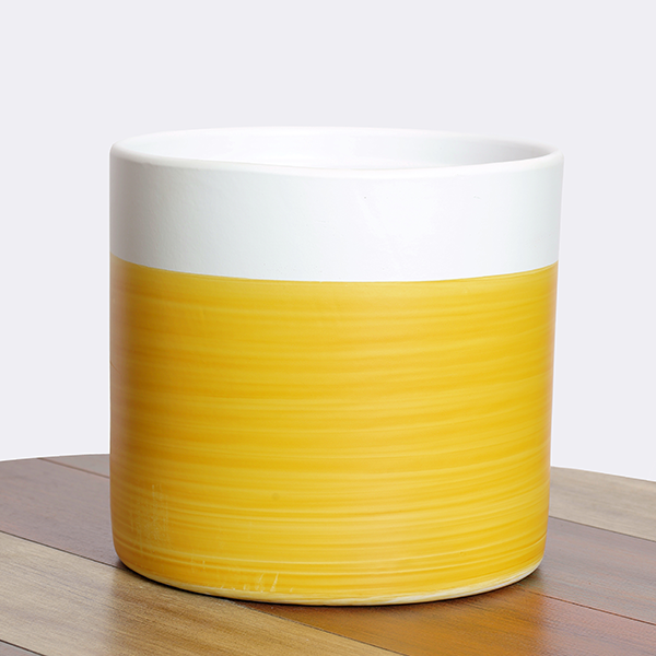 حوض من الفخار اللامع من اللون الأبيض و الأصفر